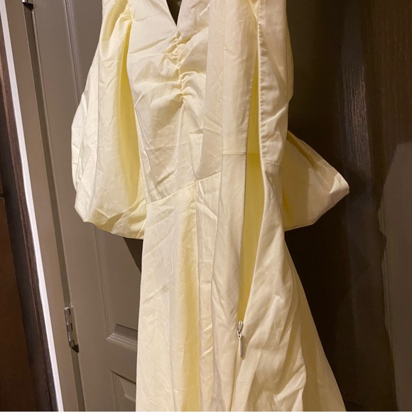 NWT H&M Tie-back puffy dress
Colour- Pale yellow - Picture 14 of 16